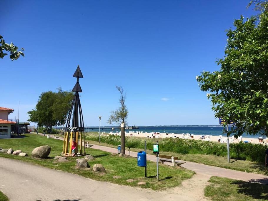Neue Ferienwohnung Kuestennaehe Mit Terrasse 3Km Zum Strand Osdorf Exterior photo